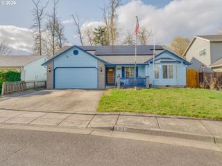 1869 PLATEAU St Ne, Salem, OR 97305