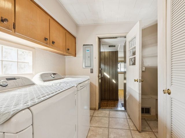 2956 Rhodes Avenue, Melrose Park, IL 60164