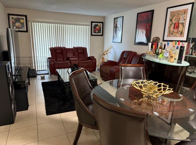 5515 Lakewood Cir 125, Pompano Beach, FL 33063