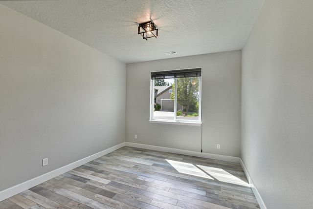 2820 W Helens Ln, Spokane, WA 99208