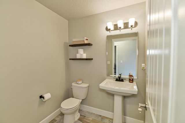 2820 W Helens Ln, Spokane, WA 99208