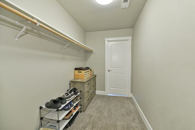 2820 W Helens Ln, Spokane, WA 99208
