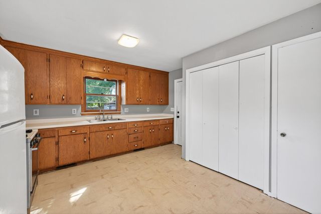 834 Iroquois Avenue, Saint Paul, MN 55119