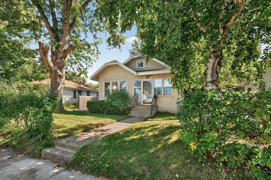 834 Iroquois Avenue, Saint Paul, MN 55119