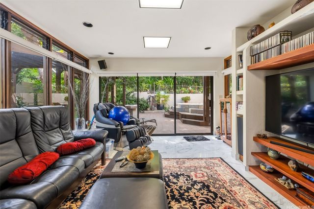 1014 Mokuhano Street, Honolulu, HI 96825