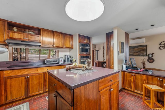 1014 Mokuhano Street, Honolulu, HI 96825