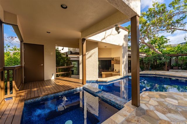 1014 Mokuhano Street, Honolulu, HI 96825