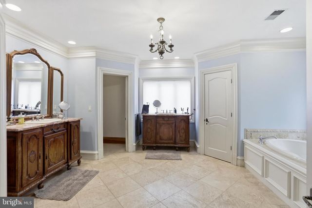 606 KENTLAND DR, Great Falls, VA 22066