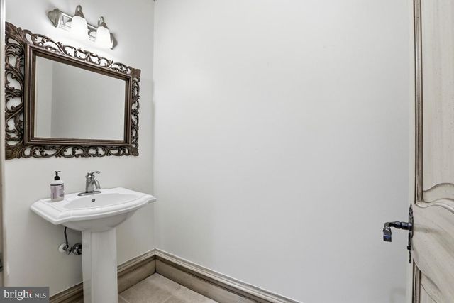 606 KENTLAND DR, Great Falls, VA 22066