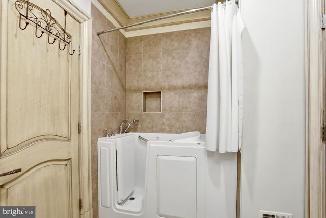 606 KENTLAND DR, Great Falls, VA 22066