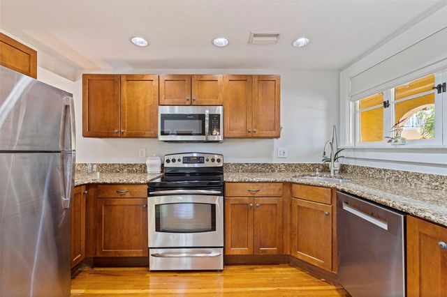 210 22ND AVENUE NE 6, St Petersburg, FL 33704