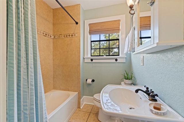 210 22ND AVENUE NE 6, St Petersburg, FL 33704