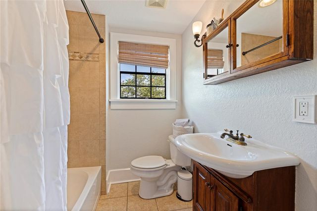 210 22ND AVENUE NE 6, St Petersburg, FL 33704