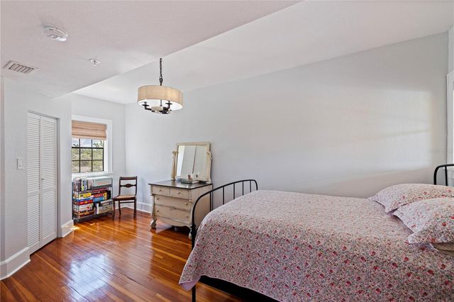 210 22ND AVENUE NE 6, St Petersburg, FL 33704