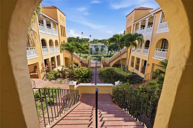 210 22ND AVENUE NE 6, St Petersburg, FL 33704