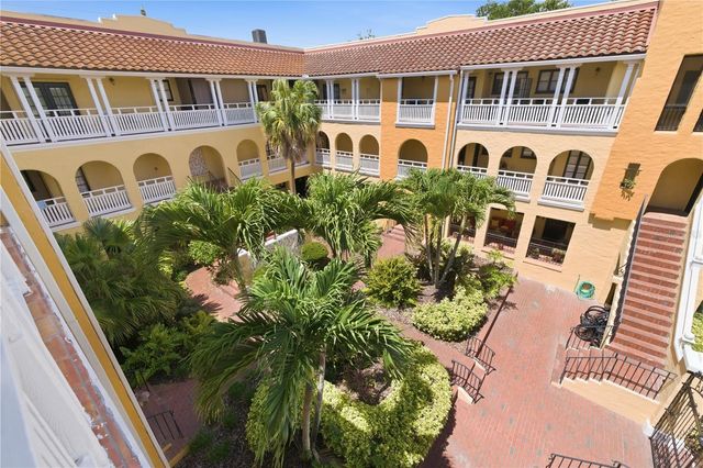 210 22ND AVENUE NE 6, St Petersburg, FL 33704