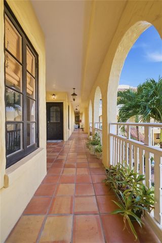 210 22ND AVENUE NE 6, St Petersburg, FL 33704