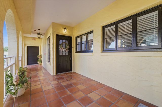 210 22ND AVENUE NE 6, St Petersburg, FL 33704