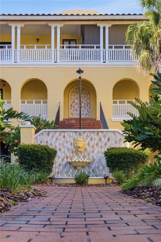 210 22ND AVENUE NE 6, St Petersburg, FL 33704