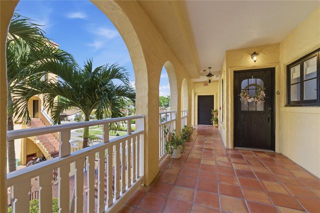 210 22ND AVENUE NE 6, St Petersburg, FL 33704