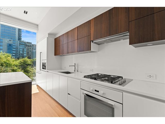 1075 Nw NORTHRUP St 220, Portland, OR 97209