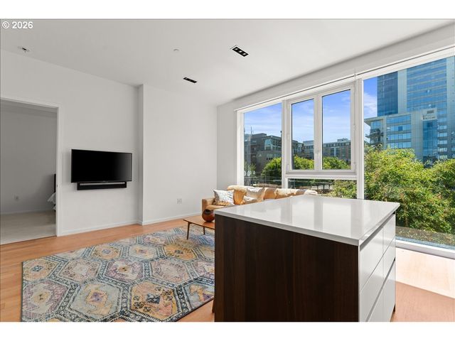 1075 Nw NORTHRUP St 220, Portland, OR 97209