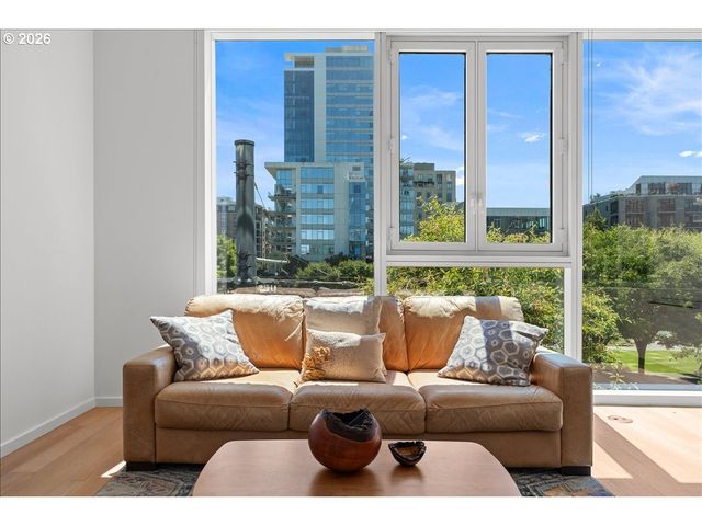 1075 Nw NORTHRUP St 220, Portland, OR 97209