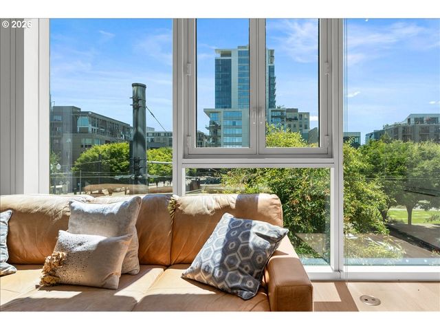 1075 Nw NORTHRUP St 220, Portland, OR 97209
