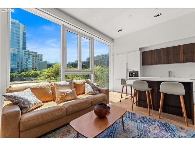 1075 Nw NORTHRUP St 220, Portland, OR 97209