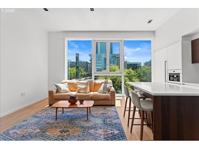 1075 Nw NORTHRUP St 220, Portland, OR 97209