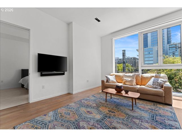 1075 Nw NORTHRUP St 220, Portland, OR 97209