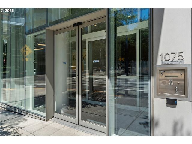 1075 Nw NORTHRUP St 220, Portland, OR 97209