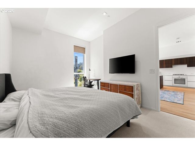 1075 Nw NORTHRUP St 220, Portland, OR 97209