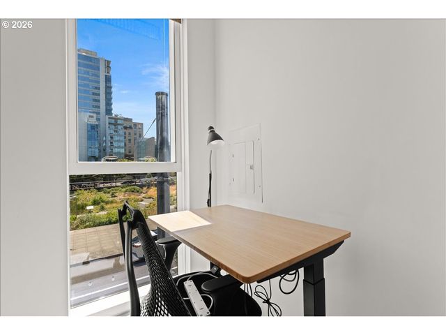 1075 Nw NORTHRUP St 220, Portland, OR 97209