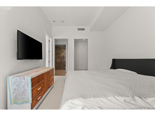 1075 Nw NORTHRUP St 220, Portland, OR 97209