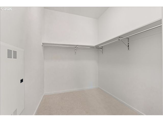 1075 Nw NORTHRUP St 220, Portland, OR 97209
