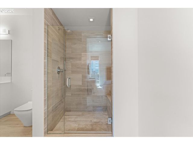 1075 Nw NORTHRUP St 220, Portland, OR 97209