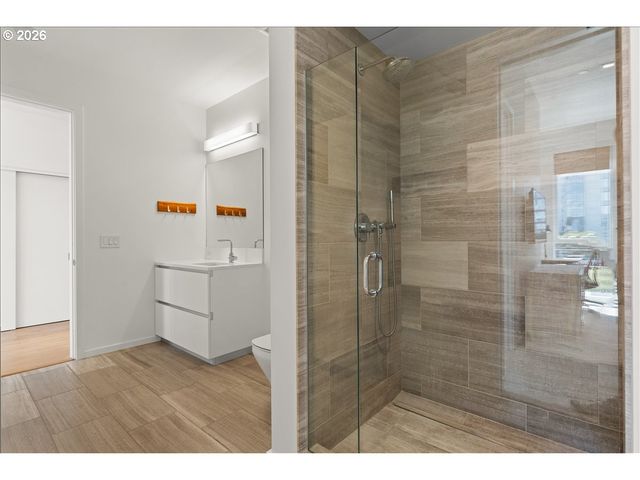 1075 Nw NORTHRUP St 220, Portland, OR 97209