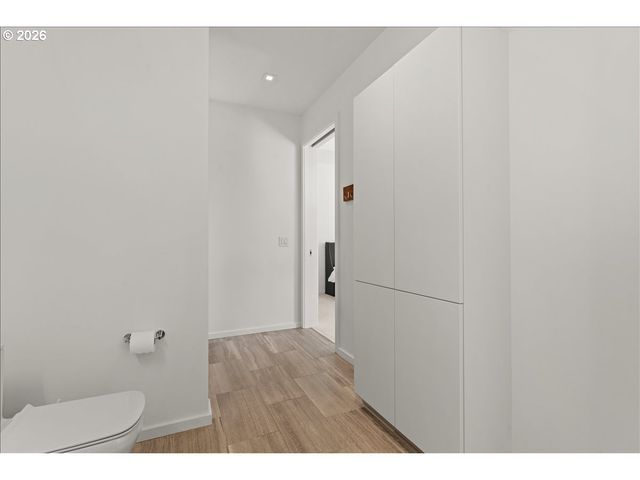 1075 Nw NORTHRUP St 220, Portland, OR 97209