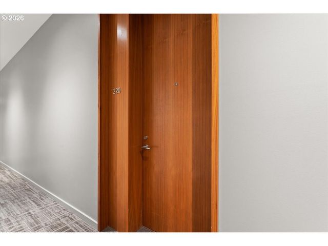 1075 Nw NORTHRUP St 220, Portland, OR 97209