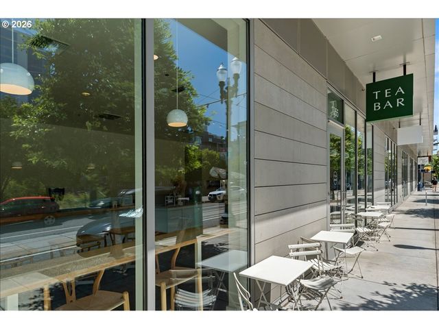 1075 Nw NORTHRUP St 220, Portland, OR 97209