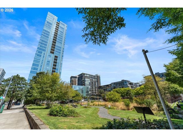 1075 Nw NORTHRUP St 220, Portland, OR 97209