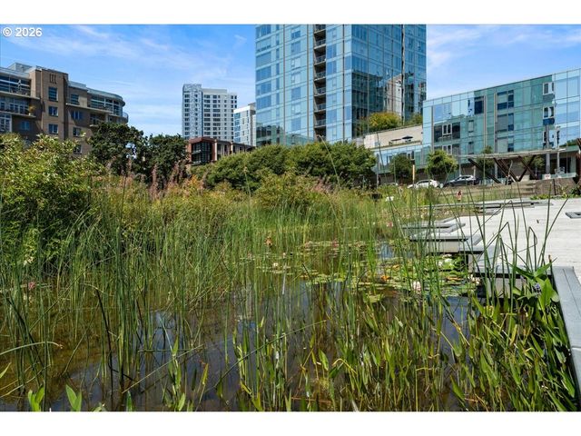 1075 Nw NORTHRUP St 220, Portland, OR 97209