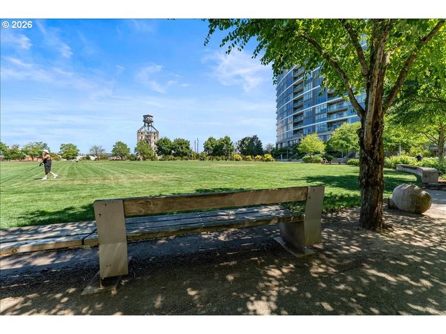 1075 Nw NORTHRUP St 220, Portland, OR 97209