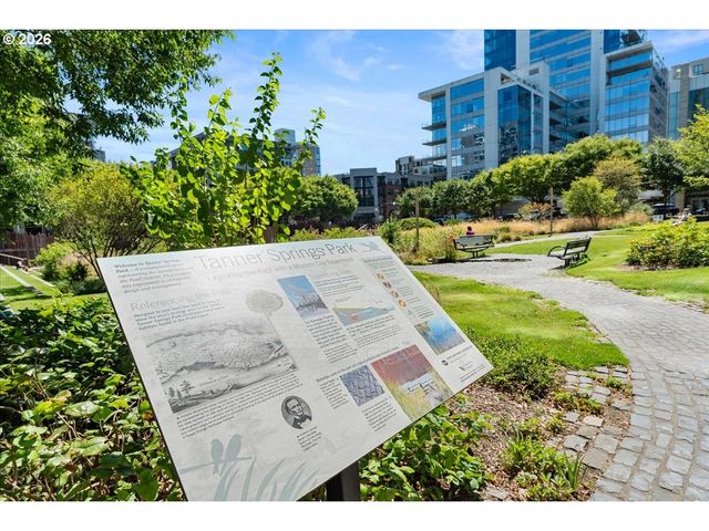 1075 Nw NORTHRUP St 220, Portland, OR 97209