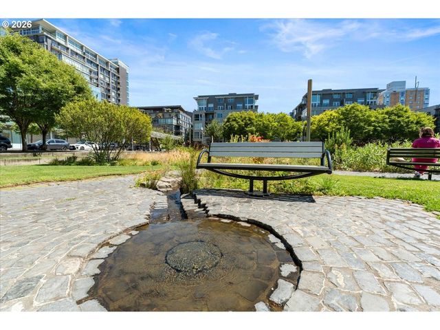 1075 Nw NORTHRUP St 220, Portland, OR 97209