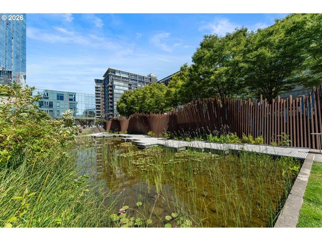 1075 Nw NORTHRUP St 220, Portland, OR 97209