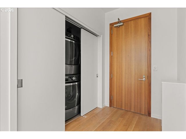1075 Nw NORTHRUP St 220, Portland, OR 97209