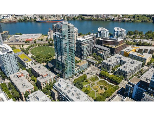 1075 Nw NORTHRUP St 220, Portland, OR 97209