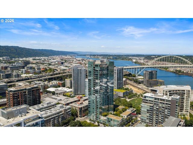 1075 Nw NORTHRUP St 220, Portland, OR 97209